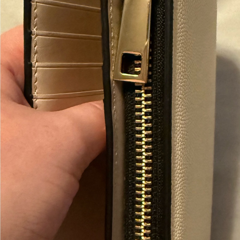 Marc Jacobs Cream Wallet - Picture 5 of 5